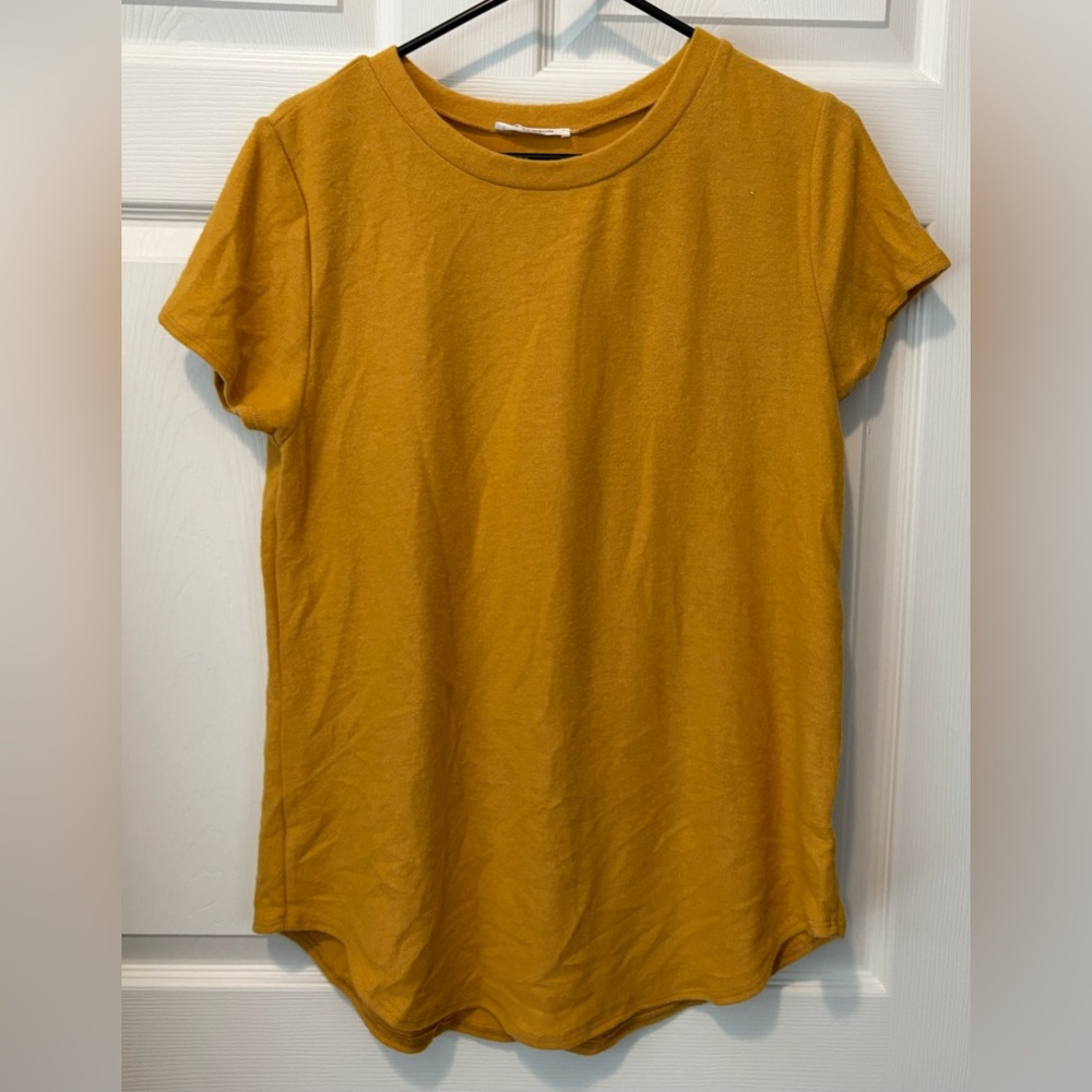 Chic Mustard Short Sleeve Women's Top NWOT